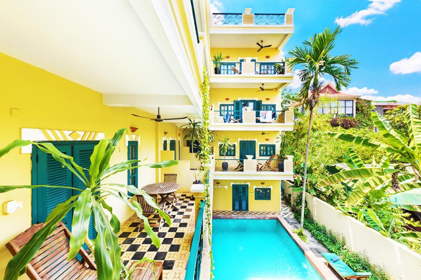 Golden Banana Hotel 3*