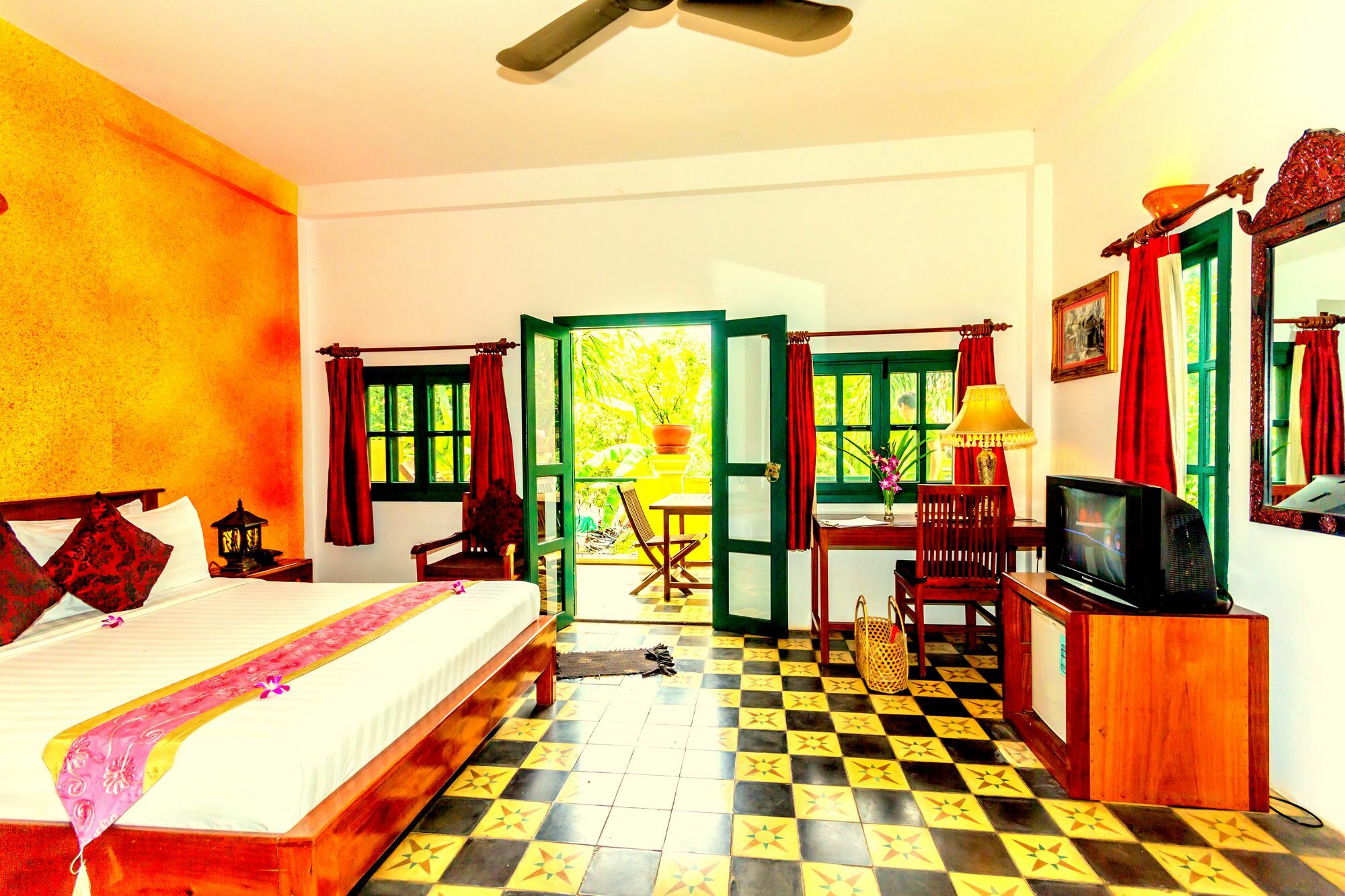 Hotel Golden Banana 3*