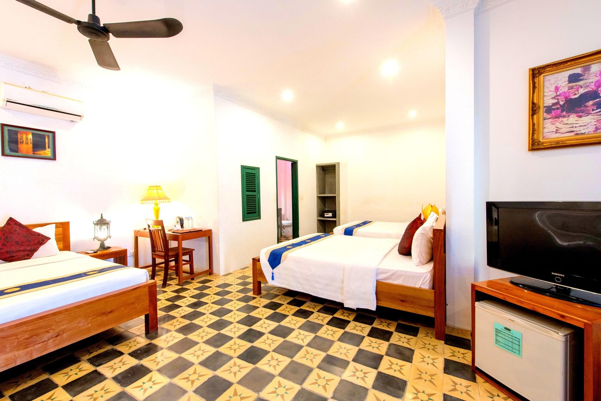 Golden Banana Hotel 3*