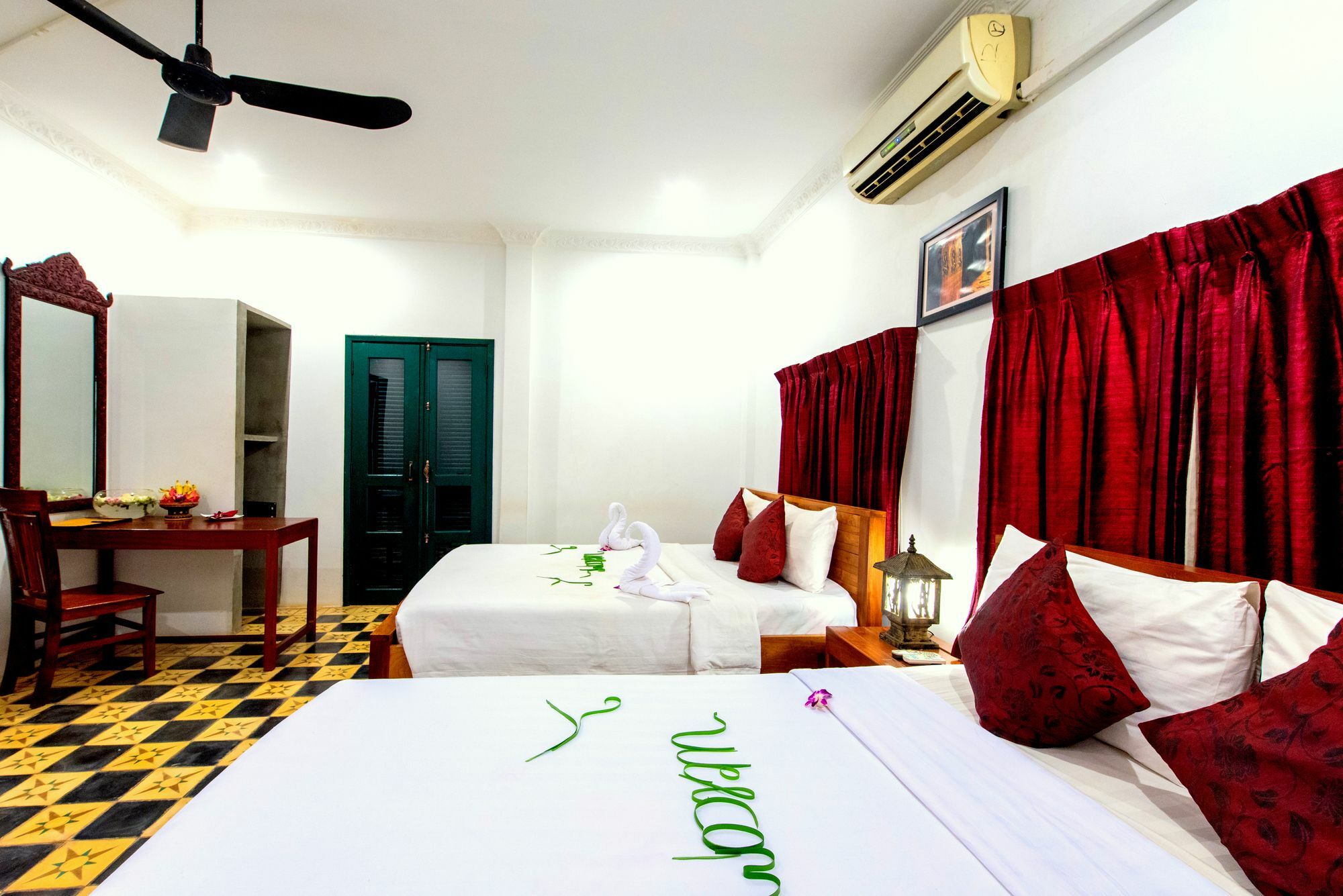 Golden Banana Hotel