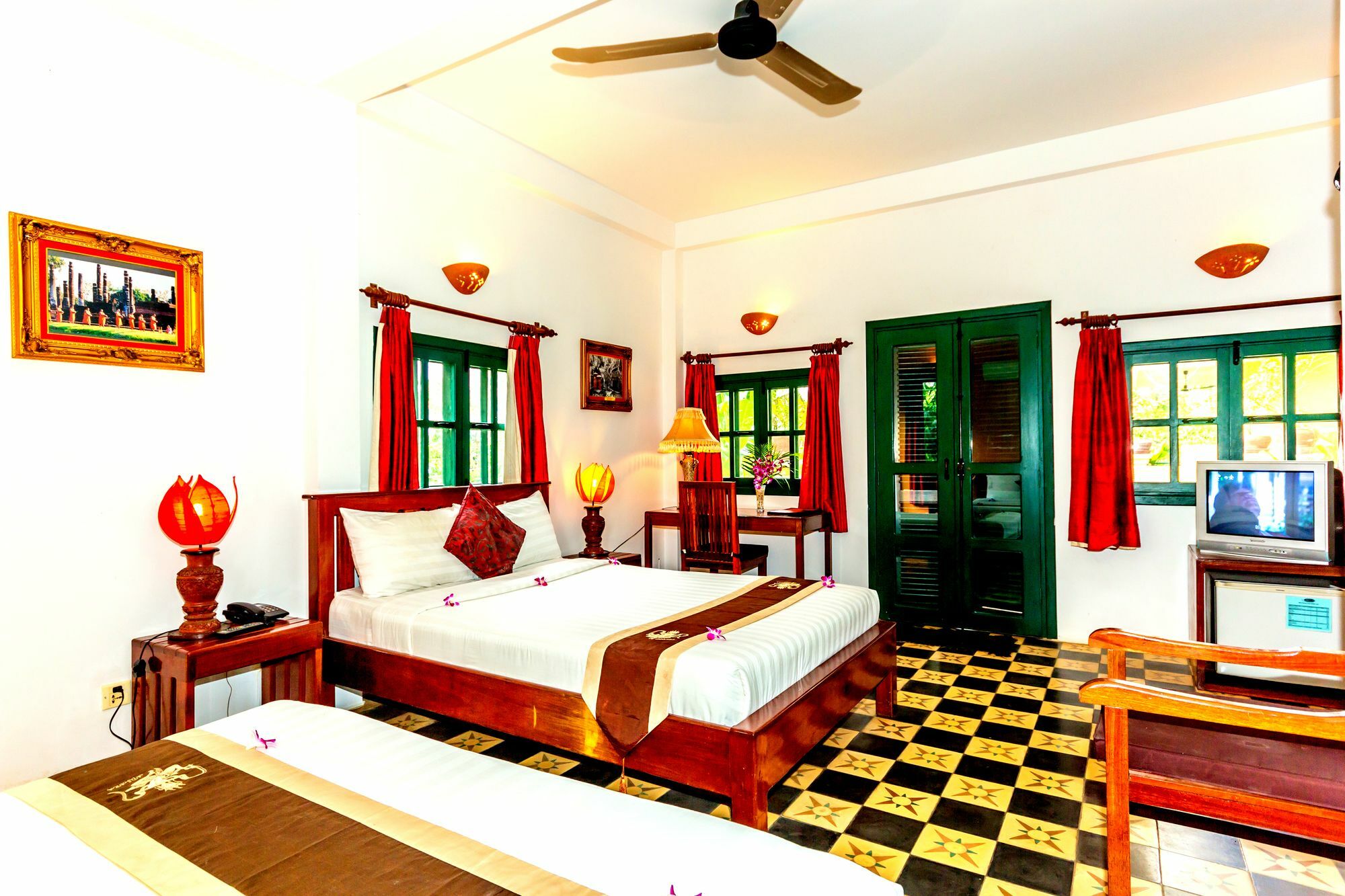 Golden Banana Hotel 3*