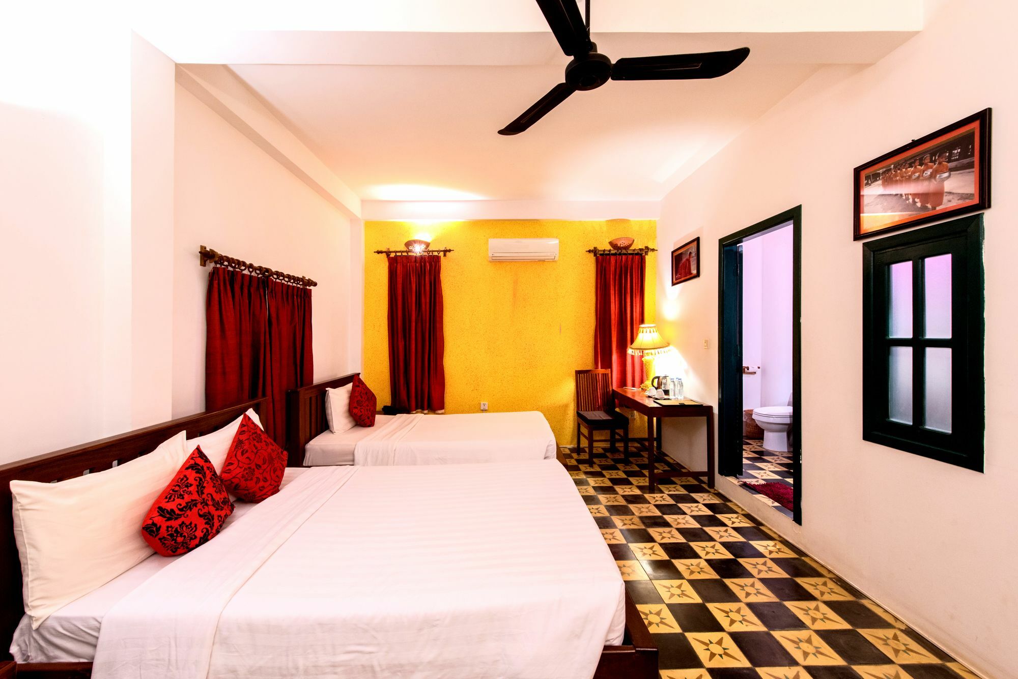 Hotel Golden Banana 3*