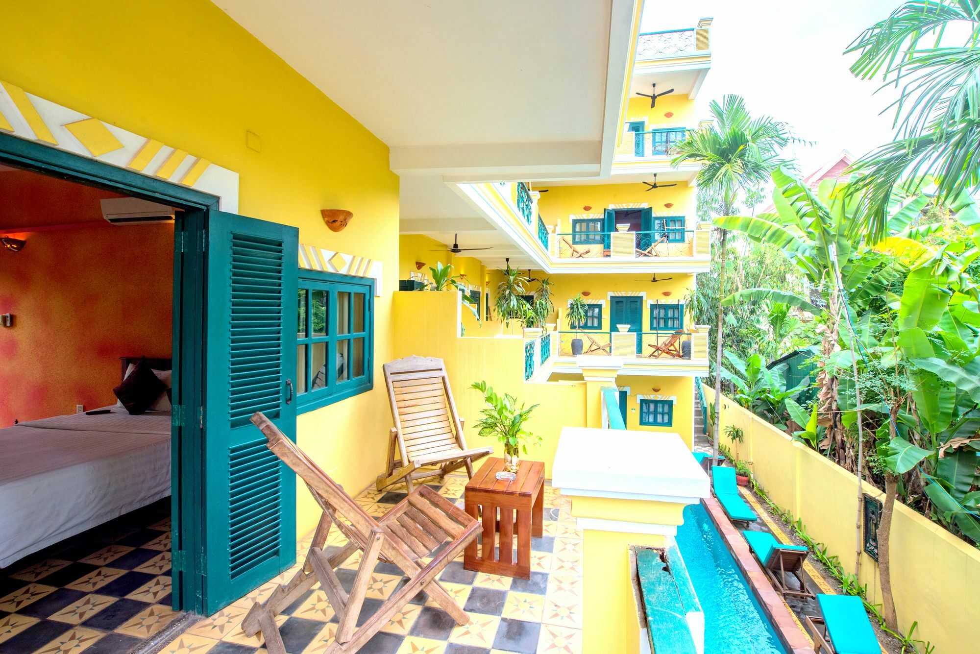 Golden Banana Hotel